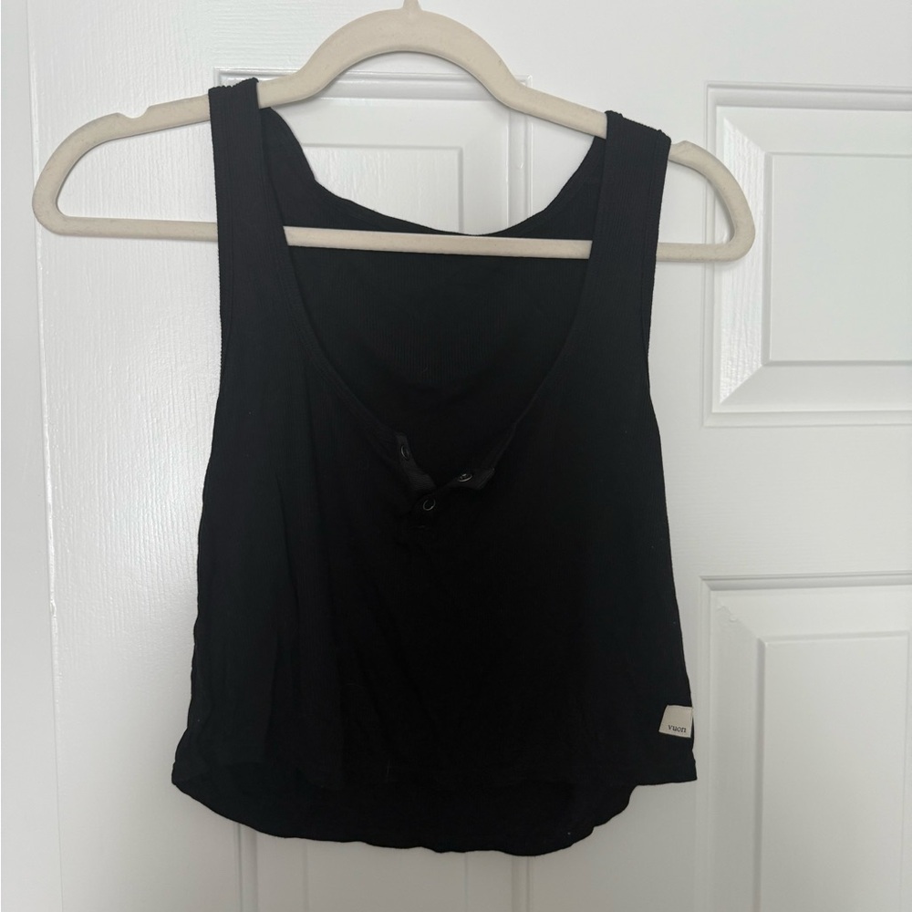 Vuori women’s cove cropped tank- black size M